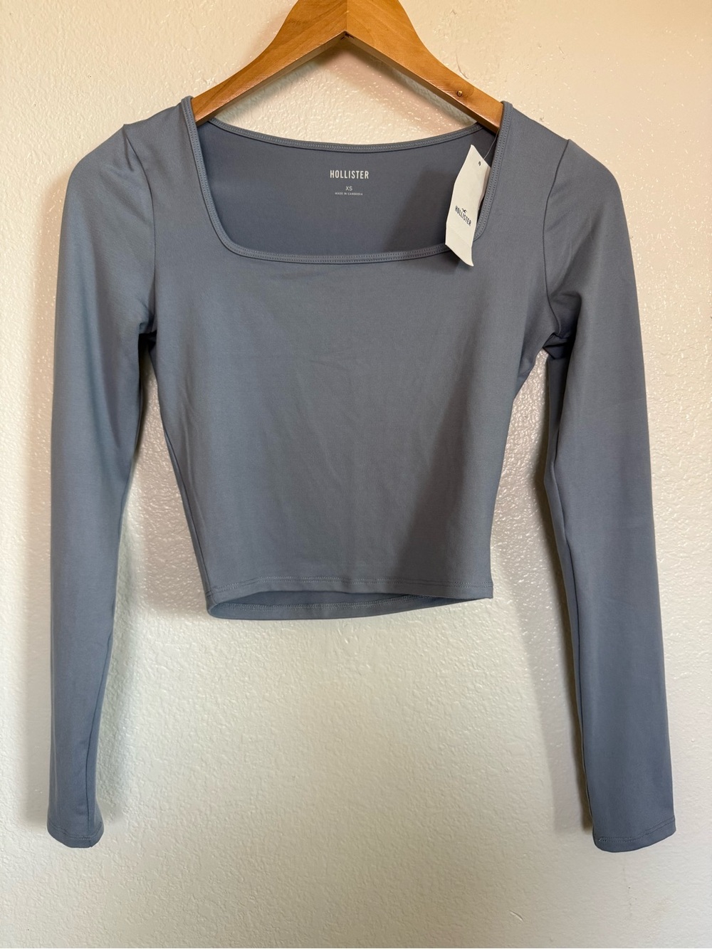 Hollister Brown Long-Sleeve Henley Top and gray Hollister top - Picture 2 of 7